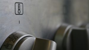 באיזה טמפרטורה לאפות