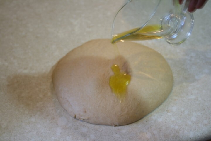 קצת שמן על הבצק