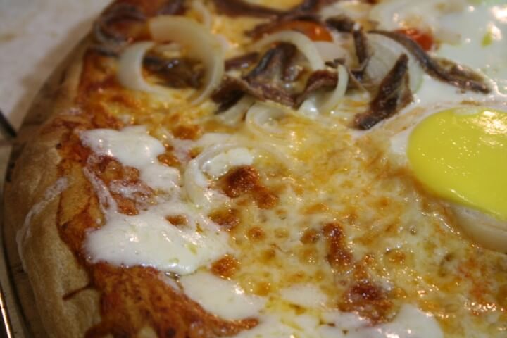 שולי הפיצה נשרפים