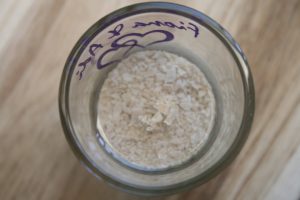 מחמצת עם מים