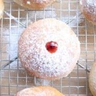 סופגניות מוכנות לאכילה