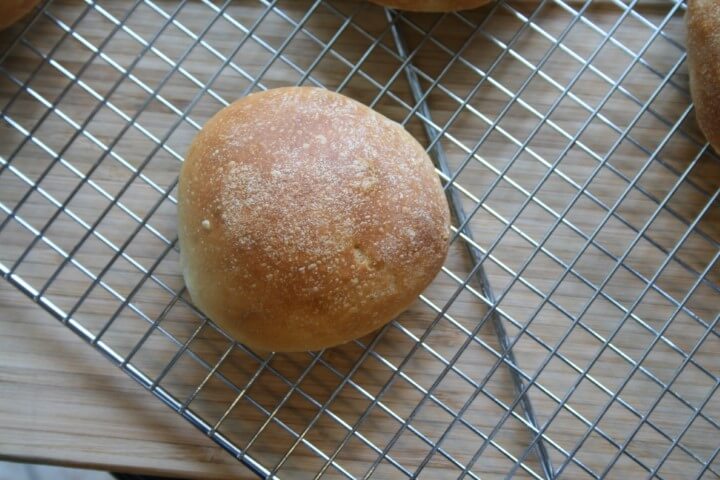 מראה בצבע זהוב חום בהיר