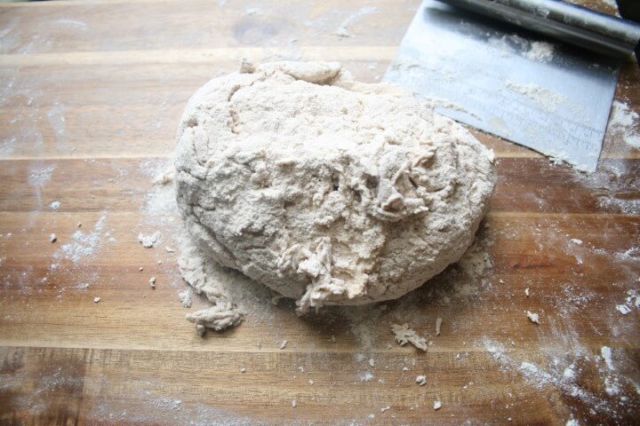 הבצק ללחם פירות יבשים