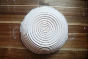 מראה עיצובי עגול ללחם