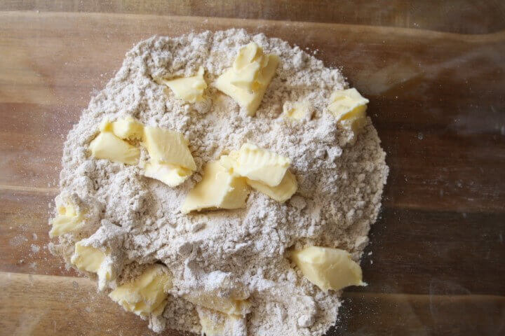 הכנת בצק כוסמין לאוזני המן