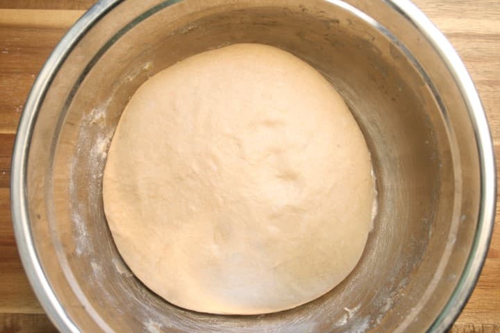 בצק החלה אחיד ונפוח