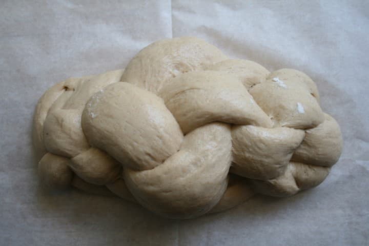 בצק טבעוני לאחר תפיחה