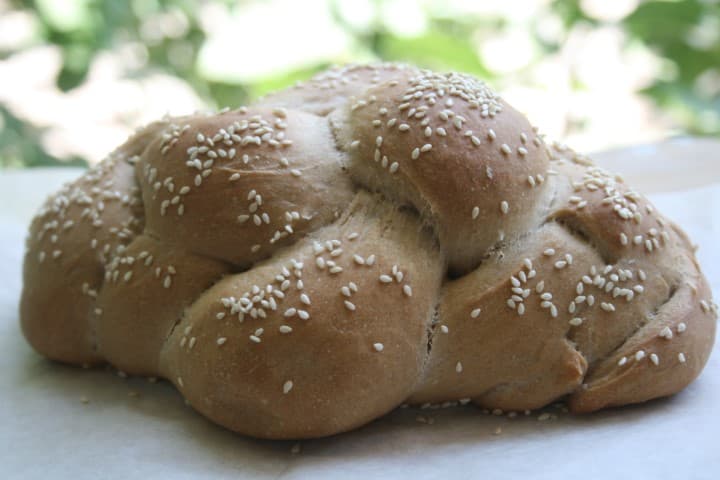 חלה טבעונית לאחר אפייה