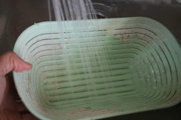 סלסלת התפחה מתחת למים