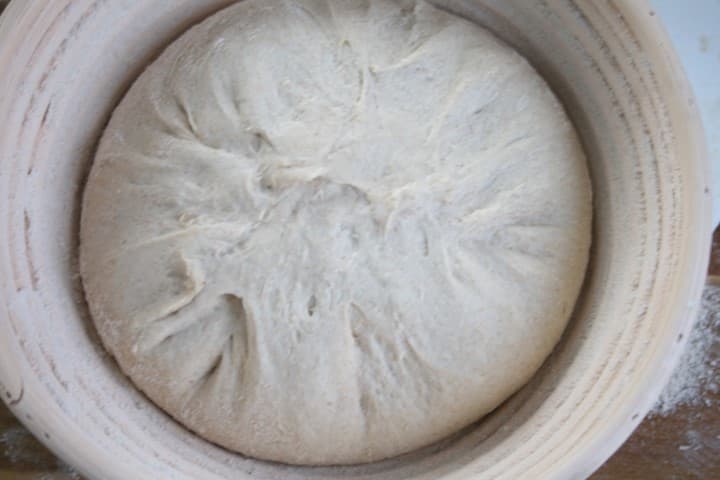 בצק כוסמת בסלסלת התפחה