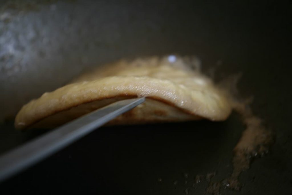 הנה הטבעת מציצה לה למטה! לא לברוח! אנחנו הופכים