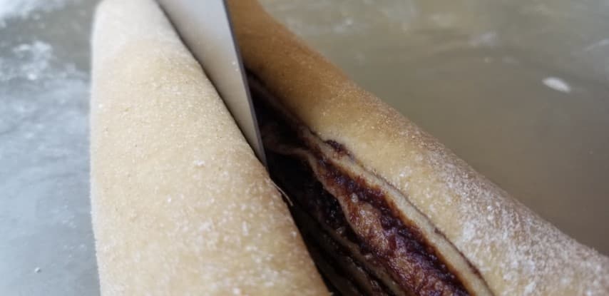 חיתוך הבצק לעיצוב