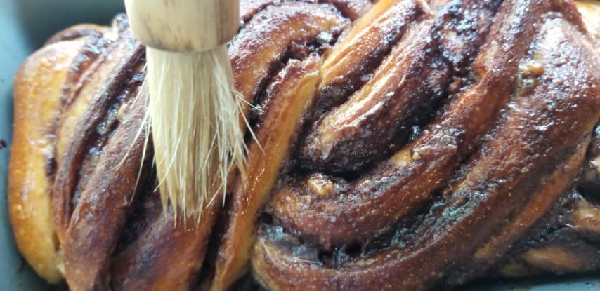 מי סוכר על עוגת מחמצת