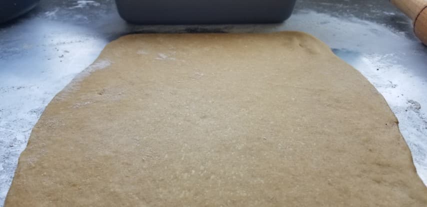 רידוד בצק העוגה